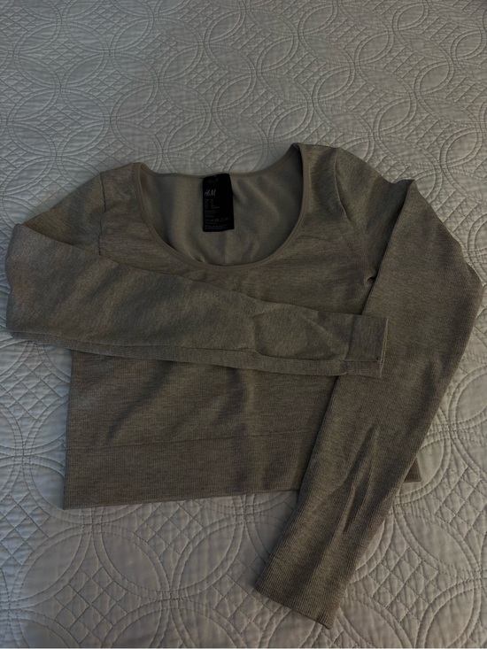 H&M Tops - H&M Neutral Taupe Scoop Neck Knit Top